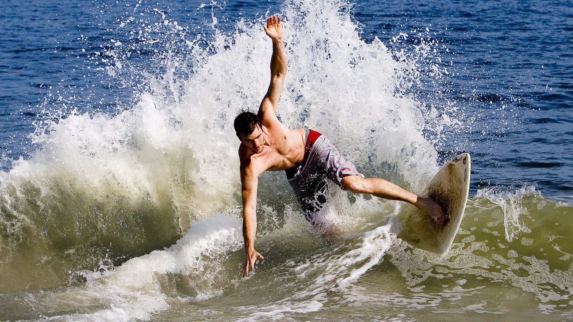 传统花样游泳表演，水中舞蹈的艺术魅力，花式游泳水上动作有哪些